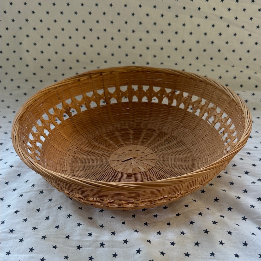 Vintage Round Wicker Rattan 12” Fruit / Storage Basket Excellent Vintage Cond.